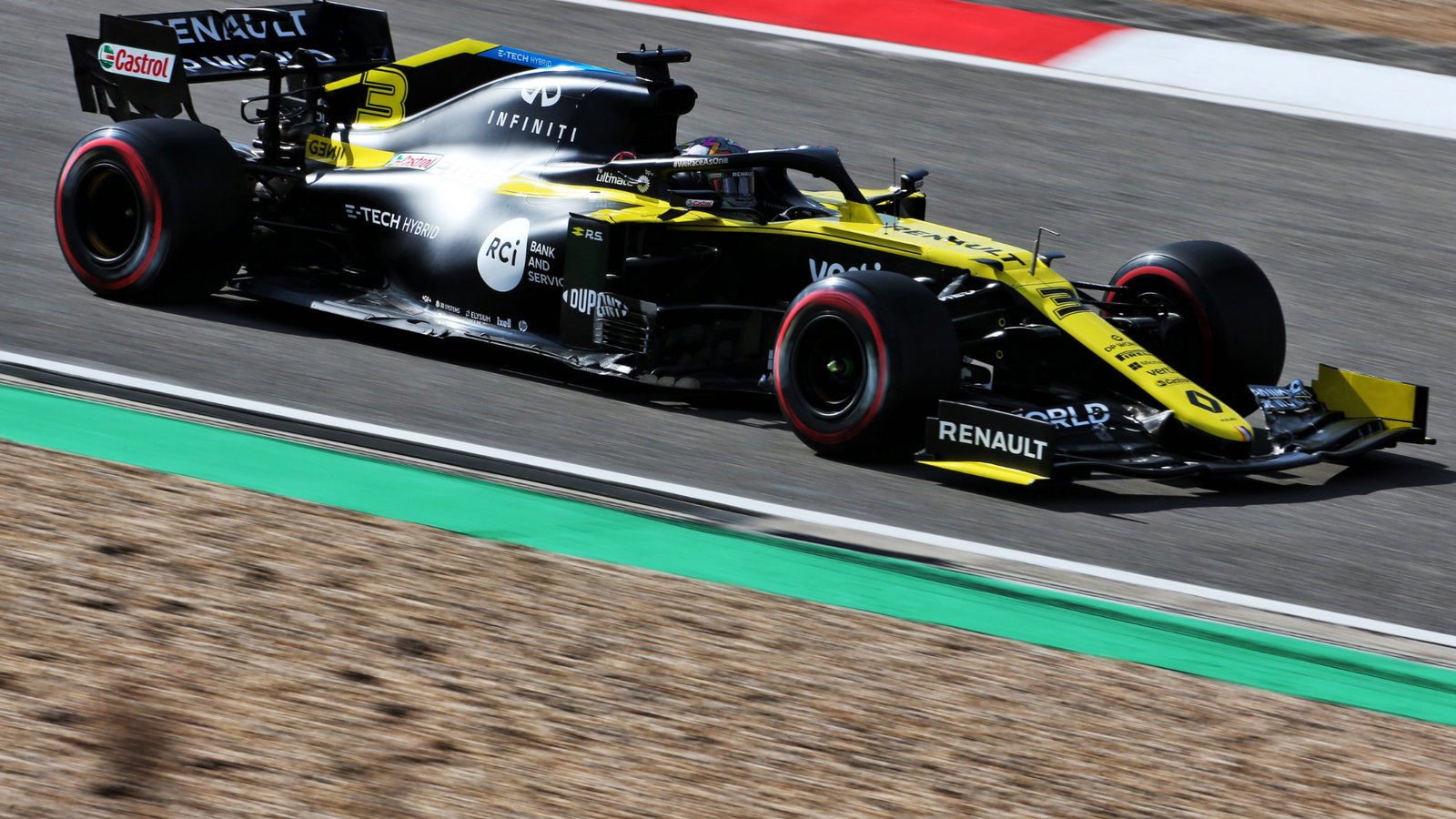 Daniel Ricciardo (AUS) Renault F1 Team RS20.